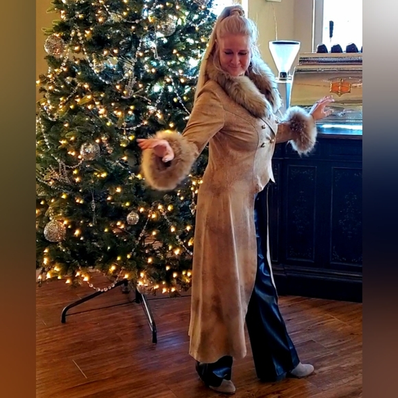 Finn Raccoon Fur Cuffs & Collar Set - Picture 3 of 17